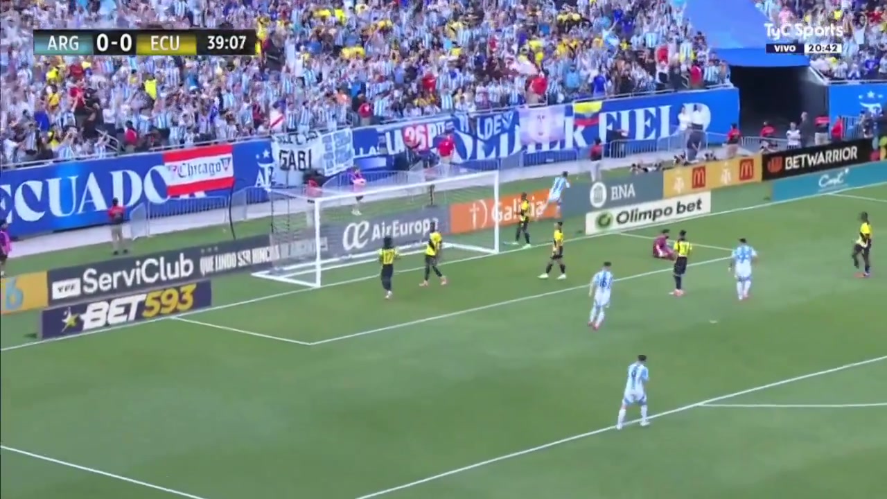 粗中有细！罗梅罗妙传助攻迪马利亚破门，阿根廷1-0领先厄瓜多尔