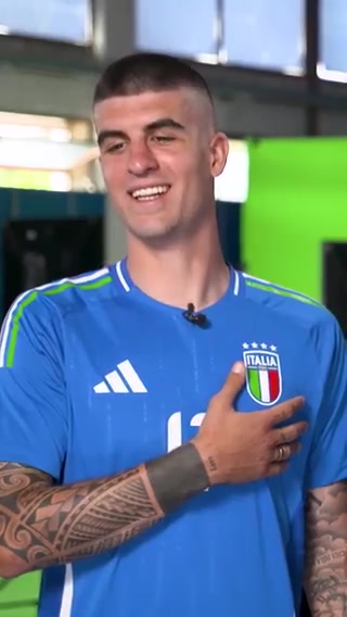  意大利球星们平时练习唱国歌可比比赛时含蓄多了